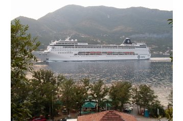 Montenegro Privát Lepetane, Esterno